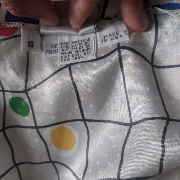 Graphic top with bottom tie loop belt - Picture 4 of 4